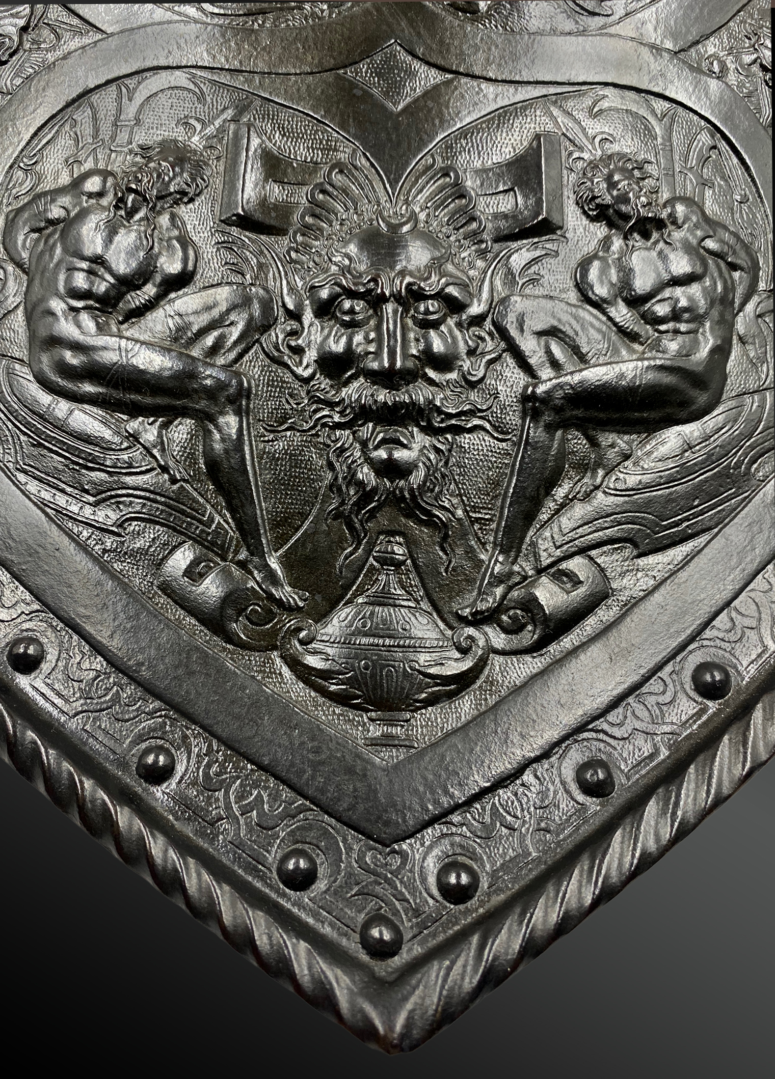 Decorative SHIELD - France - 19th century | Paul Bert Serpette
