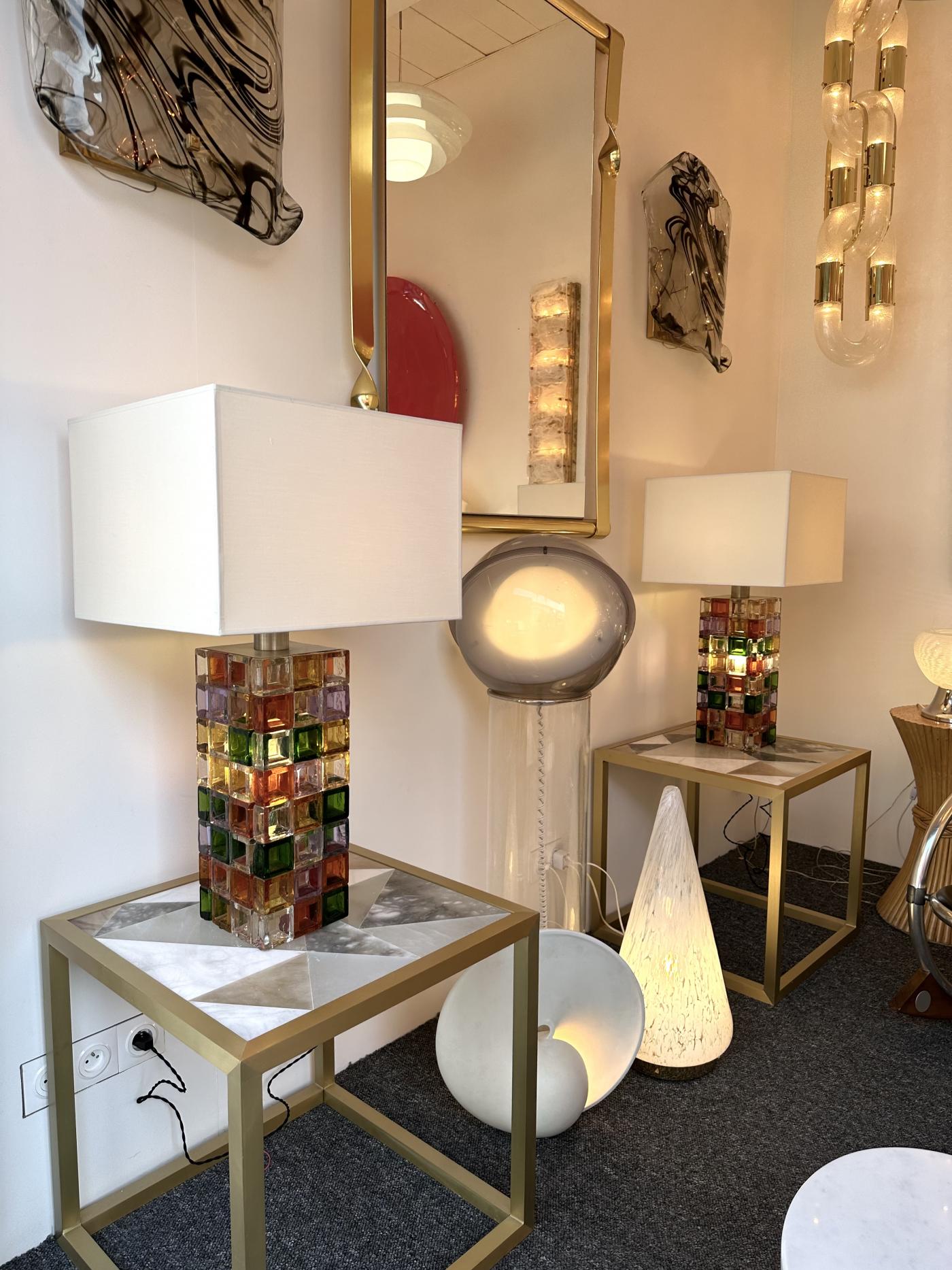 Pair of cube table lamps in multicolored pressed glass and display picture 1