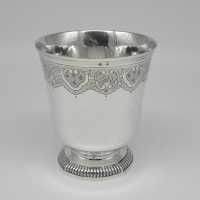 Grande timbale en argent (925°/°°) sur pièdouche à godrons. Maitre Orfèvre: PUIFORCAT.  