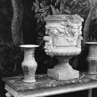 Vases China early twentieth, Vase Medici, early twentieth, tapestry eighteenth