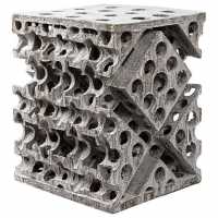 Tabouret en grès décoré d’un engobe au kaolin.