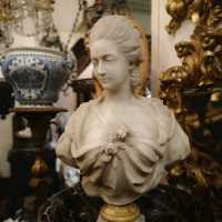 Bust of a woman in marble, 19th century