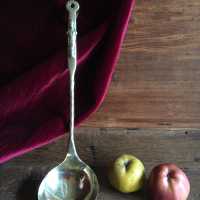 Nice ladle to serve as a renaissance style decor with a caryatid. In molded brass, foundry work, 17th century