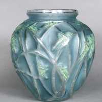 grasshoppers vase