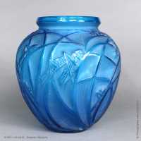 blue grasshoppers vase