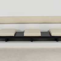 Large Brazilian bench in black lacquered wood, reupholstered cushions in high-end woolly fabrics, the backrest is fixed to the wall. Aerial design and superb proportions. Around 1960