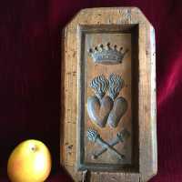 Gingerbread mold (or speculoos), monoxyl, in carved chestnut wood, 18th century folk art