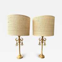 Pair of gilt metal cast iron table lamps in bronze style by Nicolas Dewael for Fondica. Other artists like Mathias, Stéphane Galerneau, Pierre Casenove worked for the French manufacture during the 1980s. France 1990. in the style of Garouste and Bonetti, Giacometti, Maison Jansen, Baguès, Charles, Hollywood Regency. floor lamp sconces chandelier 1970 mid-century modern brutalist brass gilt bronze metal chrome stainless steel
