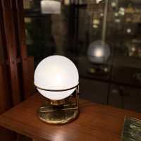 Lampe de chevet sphérique