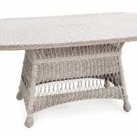Oval table in white rattan
