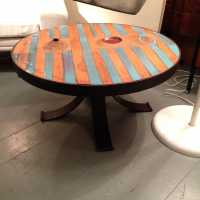 Table basse des années 1970, céramique et fer martelé