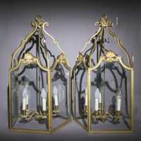 Paire de lanternes de style Louis XVI