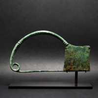 Grande fibule en bronze, Art grec, VIIIeme siècle avant notre ère