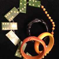 Bracelets et collier, bakélite, années 30