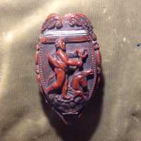 Tabatière ovale en corrozo /Oval snuff bottle carved corrozo