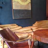 Canapé .table basse . Fauteuil. Peinture