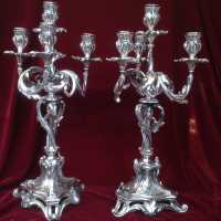 Paire de candélabres en bronze argenté de style Louis XV, 1880-1900