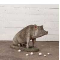 Cochon en ciment vers 1960