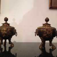 Paire de brûle-parfums pots-pourris de style Louis XVI