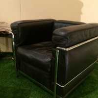 Paire de fauteuils Lecorbusier, 1977
