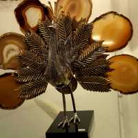 Une sculpture en forme de paon, XXème siècle