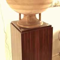 Vasque en terre cuite et son socle en Macassar vers 1930