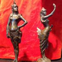 Deux sculptures en bronze, femmes costumées en coq et poule