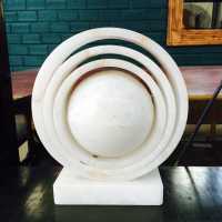 Lampe boule en albâtre, XXème siècle