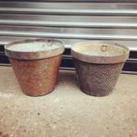 Paire de vases en cuivre martelé
