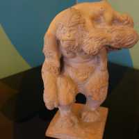 Terre cuite d’Honoré Sausse (1891-1936), « Yéti portant sa captive »