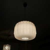 Suspension opaline circa 1950