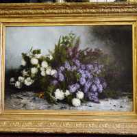 Huile sur toile et cadre en bois doré représentant des dahlias, signée Louise de Goussaincourt (1849-1921)