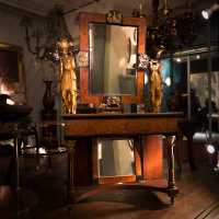 Console psyché à deux portes-miroirs, ronce de noyer et bois doré, Italie du Nord ou Autriche, début XIXe siècle