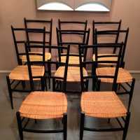 Série de huit chaises Chiaviari, assise tressée en rotin, Italie, 1970