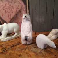 Série d’ours blancs (albâtre, résine, plâtre, biscuit), entre 1930 et 1960