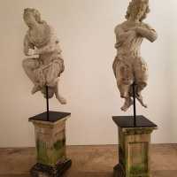 Paire d'anges en tilleul sculpté, fin XVIIe siècle