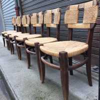 Suite de 6 chaises cannées des années 40, reconstruction.