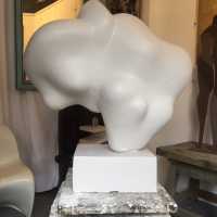 Imposante sculpture abstraite en plâtre de May Zao
