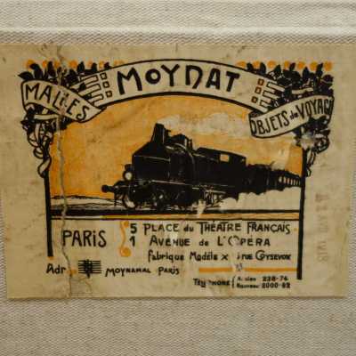 Etiquette d'intérieur de la malle portant la date du 11 avril 1918, date de sortie des ateliers.