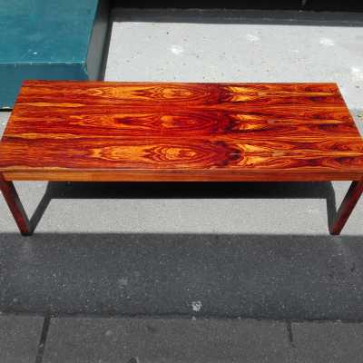 Table basse en palissandre 