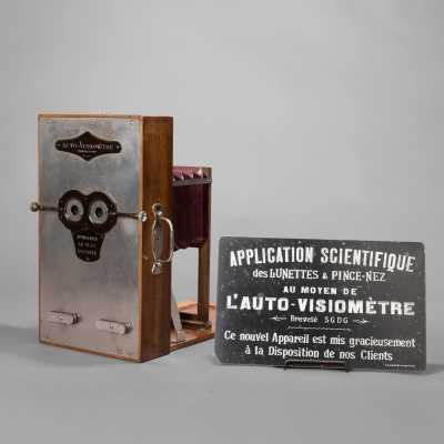 Self-visiometer with billboard, circa 1920