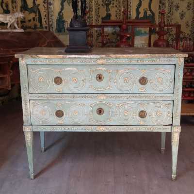18th century Italian painted chest of drawers