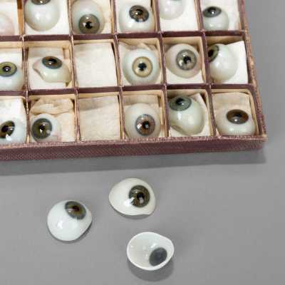 blown glass eyes, prothesis, glass eyes, prosthesis
