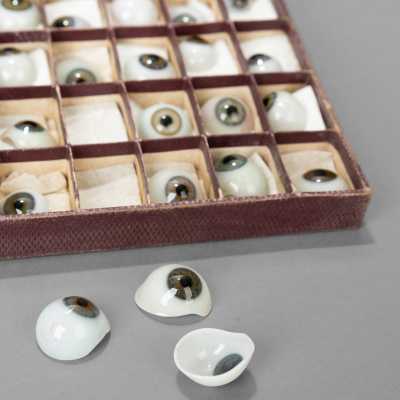 blown glass eyes, prothesis, glass eyes, prosthesis