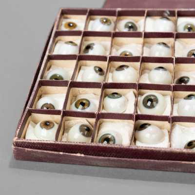 blown glass eyes, prothesis, glass eyes, prosthesis