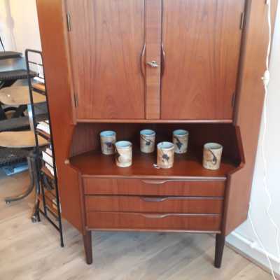 Corner bar