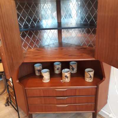 Corner bar
