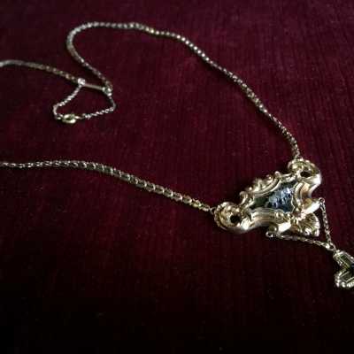 Ancient regional jewel, XIXth - early 20th century. Good condition, small traces of use on the back of the pendant. Clasp clip with safety chain