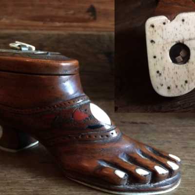 Snuffbox foot-shaped with secret compartment, in carved and inlaid chestnut
