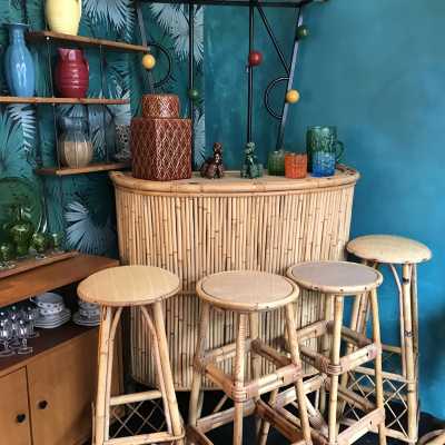 Without the ceramics on it and there are only 2 stools